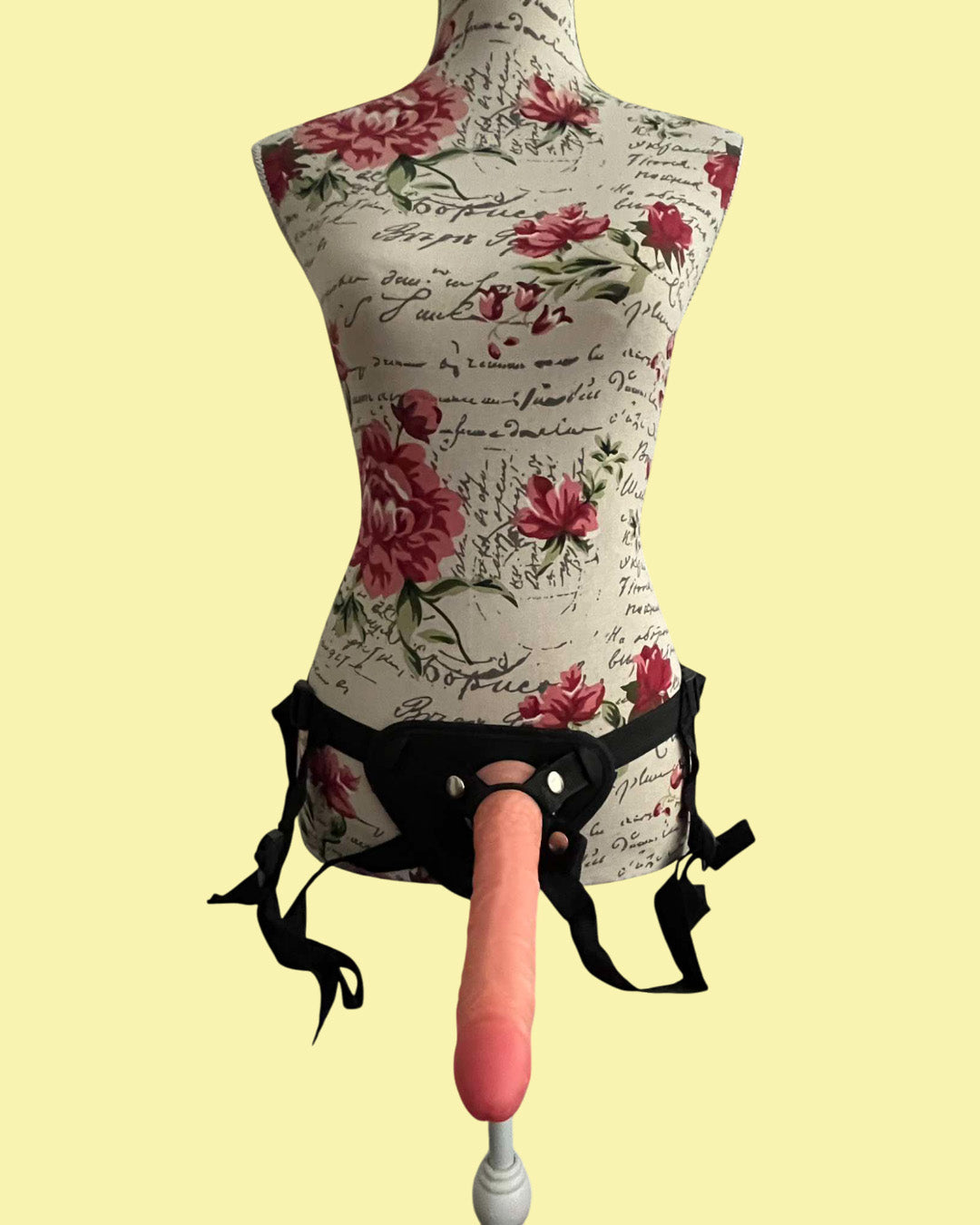 Arnes con dildo realistico 22 cms